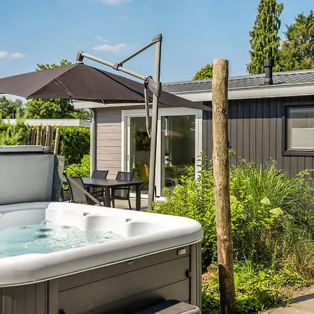 Pet Friendly In With Jacuzzi *