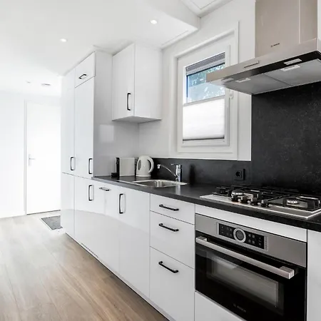 2 Bedroom Amazing In Holiday home *